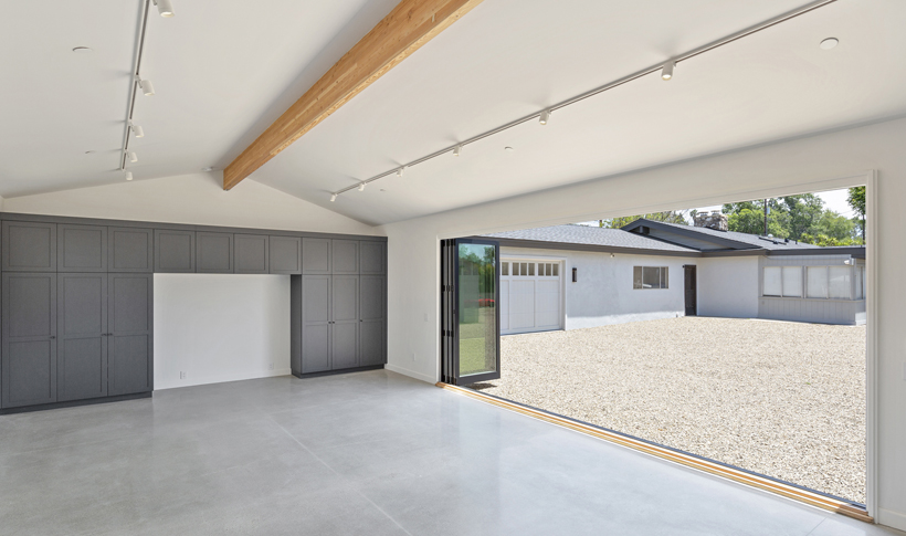 Guest Suite View SE - Showcar Garage & Guest Suite Addition - ENR architects - Chad Jones Photography